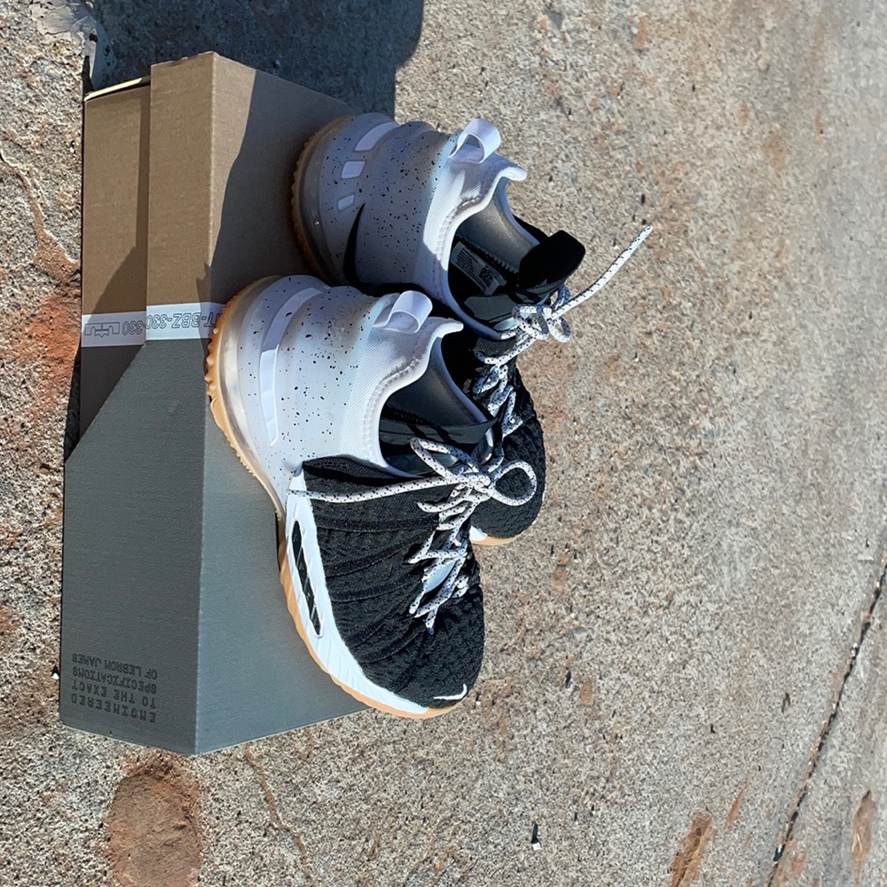 Lebron James XVIII Nike 2020-2021 BBZ 330 Black/White-Gum Med Brown 5.5 Y